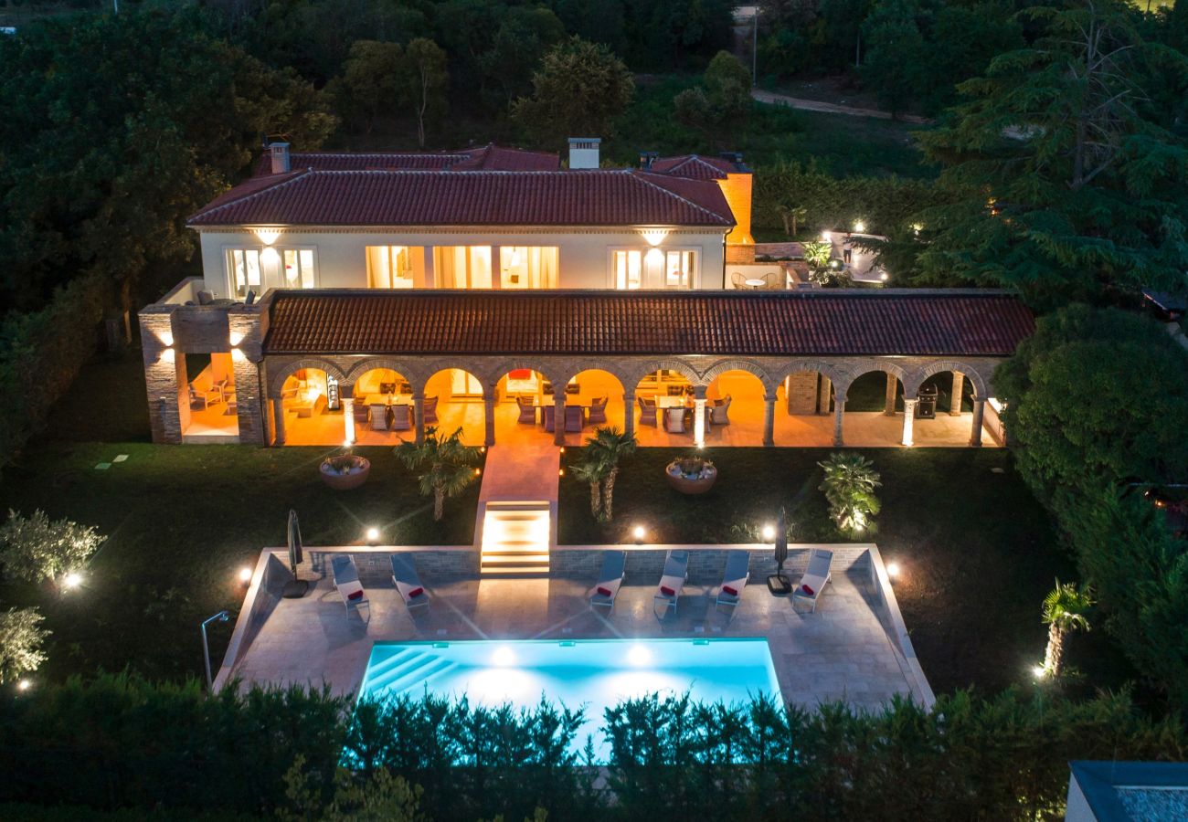 Villa a Porec - Luxury Villa Lionea in Poreč for 10 people with sea view & private pool 