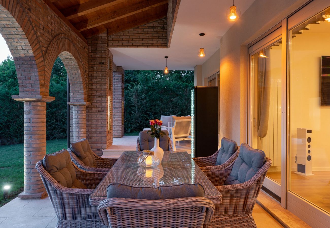 Villa a Porec - Luxury Villa Lionea in Poreč for 10 people with sea view & private pool 