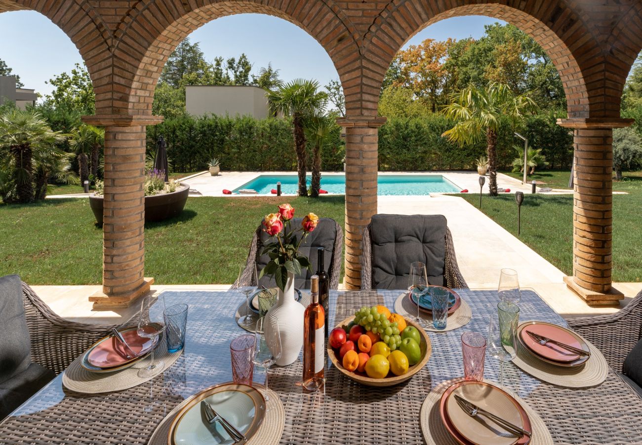 Villa a Porec - Luxury Villa Lionea in Poreč for 10 people with sea view & private pool 