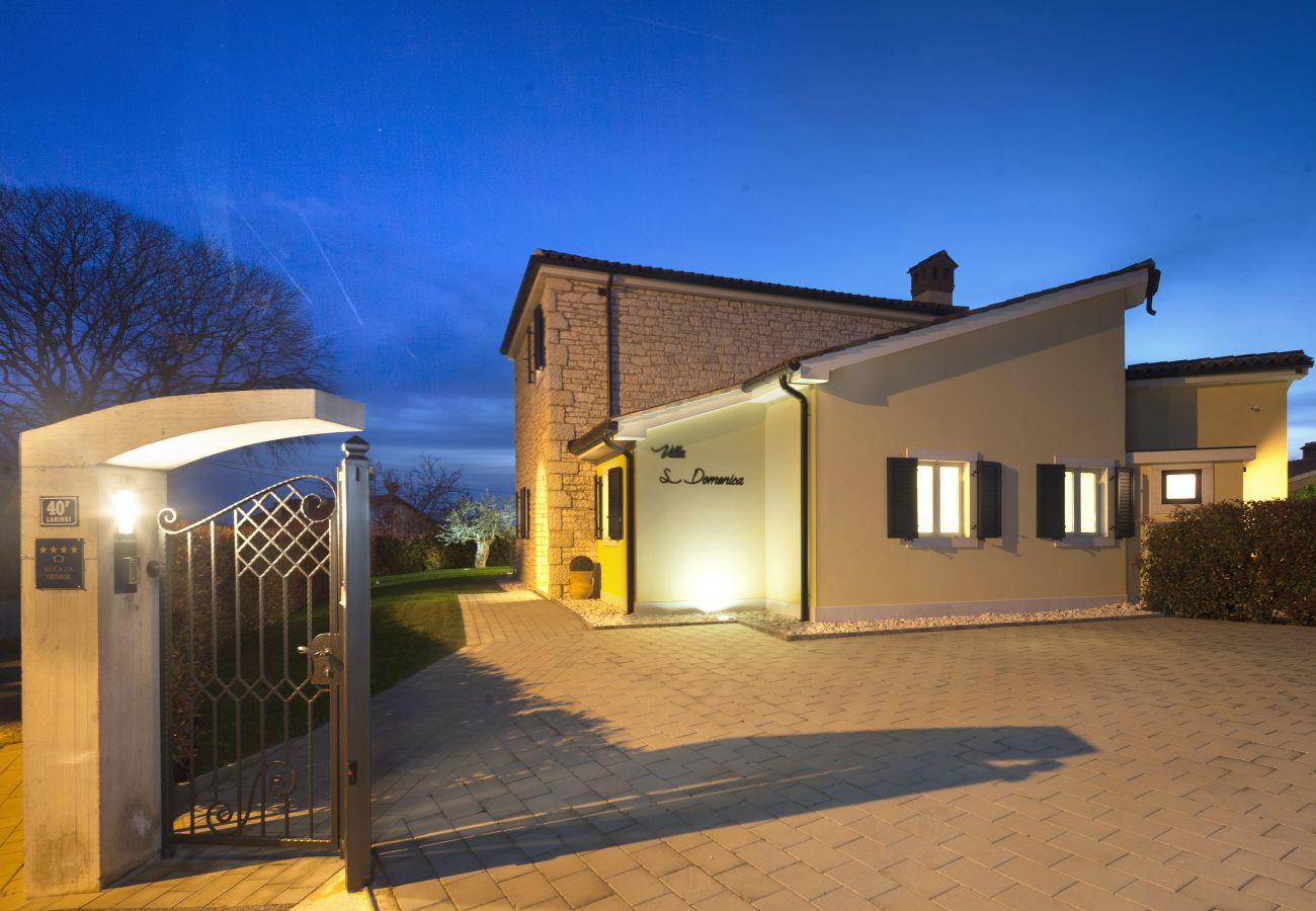 Villa a Labinci - Villa Santa Domenica near Poreč with play room, beautiful tavern & garden