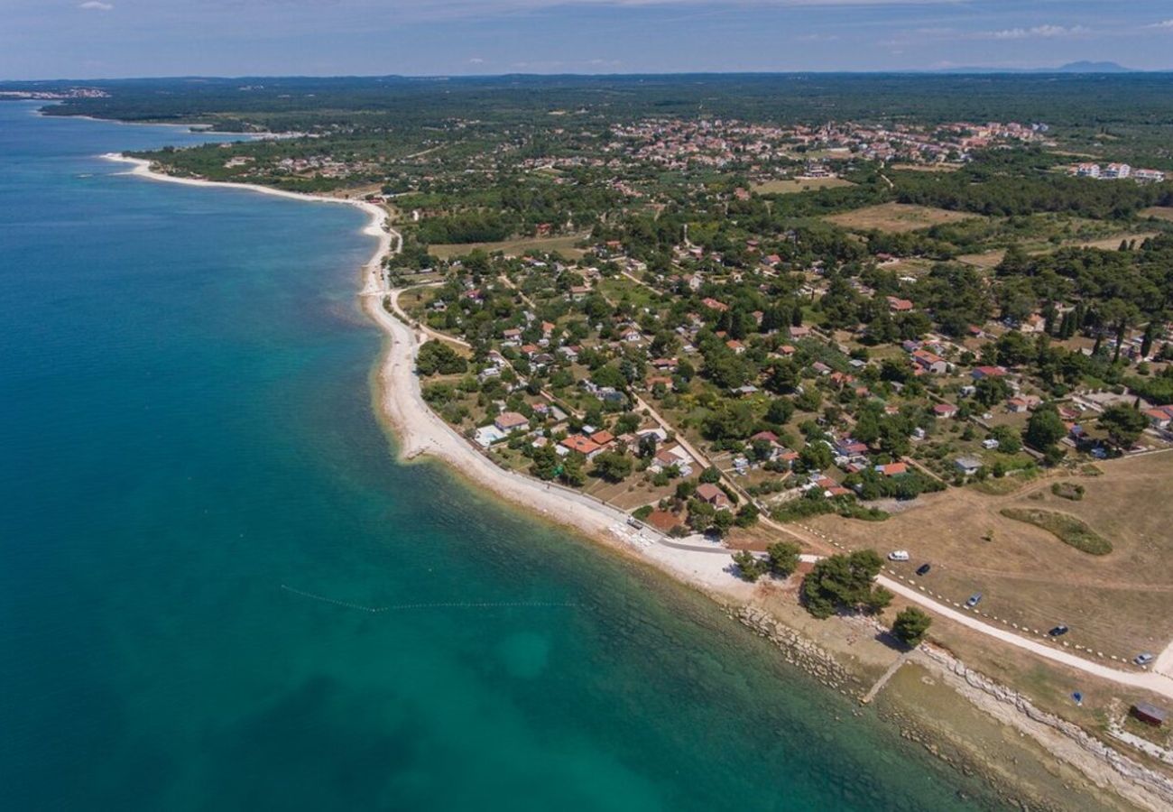 Villa a Fažana - Villa Ketty in Fažana with playground, sea view and private pool