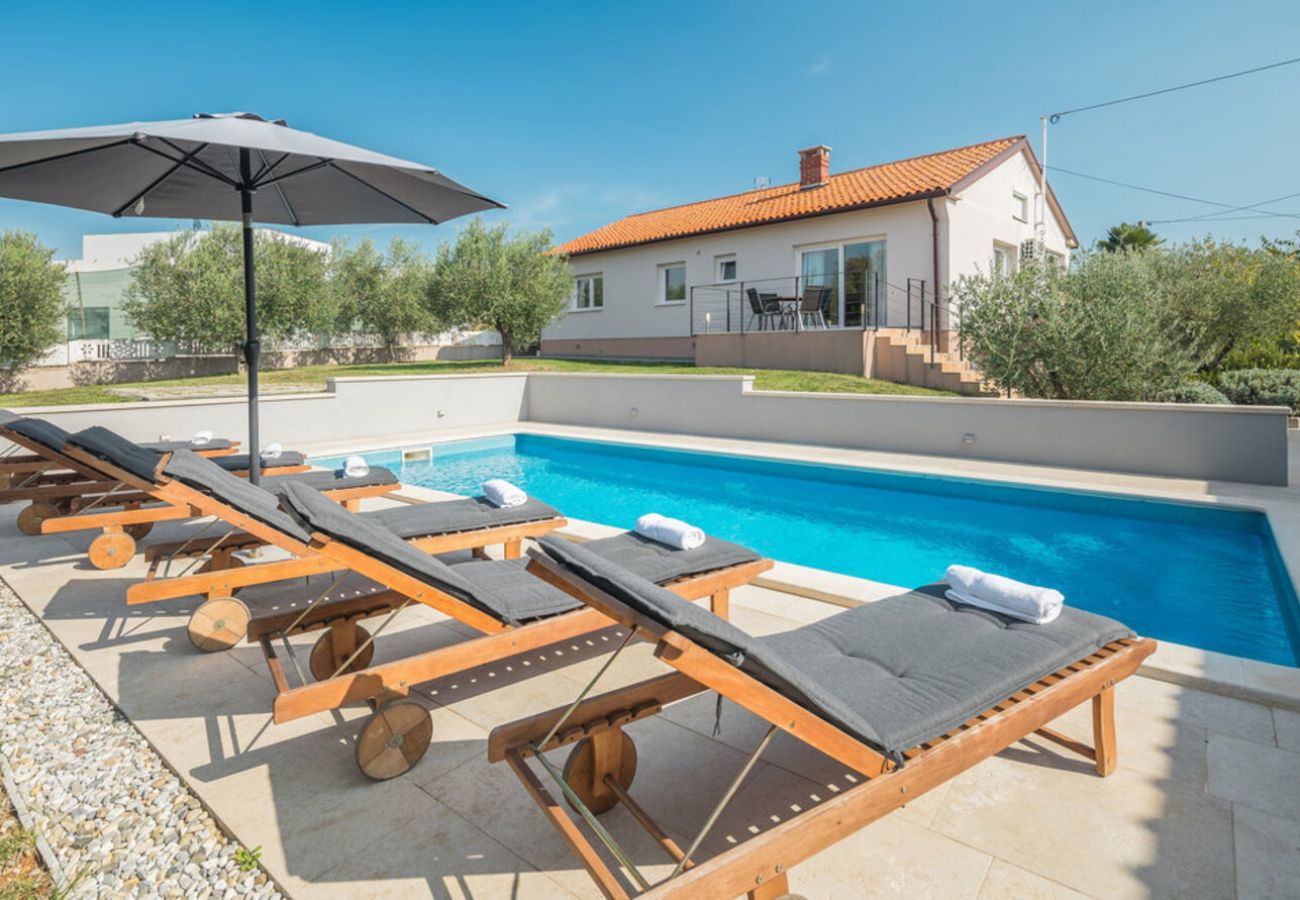 Villa a Kaštelir - Villa Viktoria near Poreč for 6 people with play room & private pool