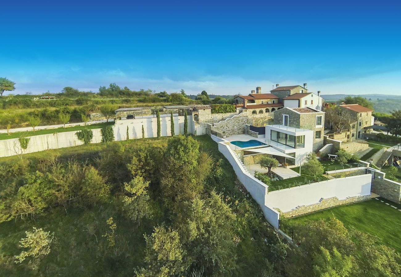 Villa a Merišce - Residence Monte near Umag for 8+2 people with heated infinity pool & spa