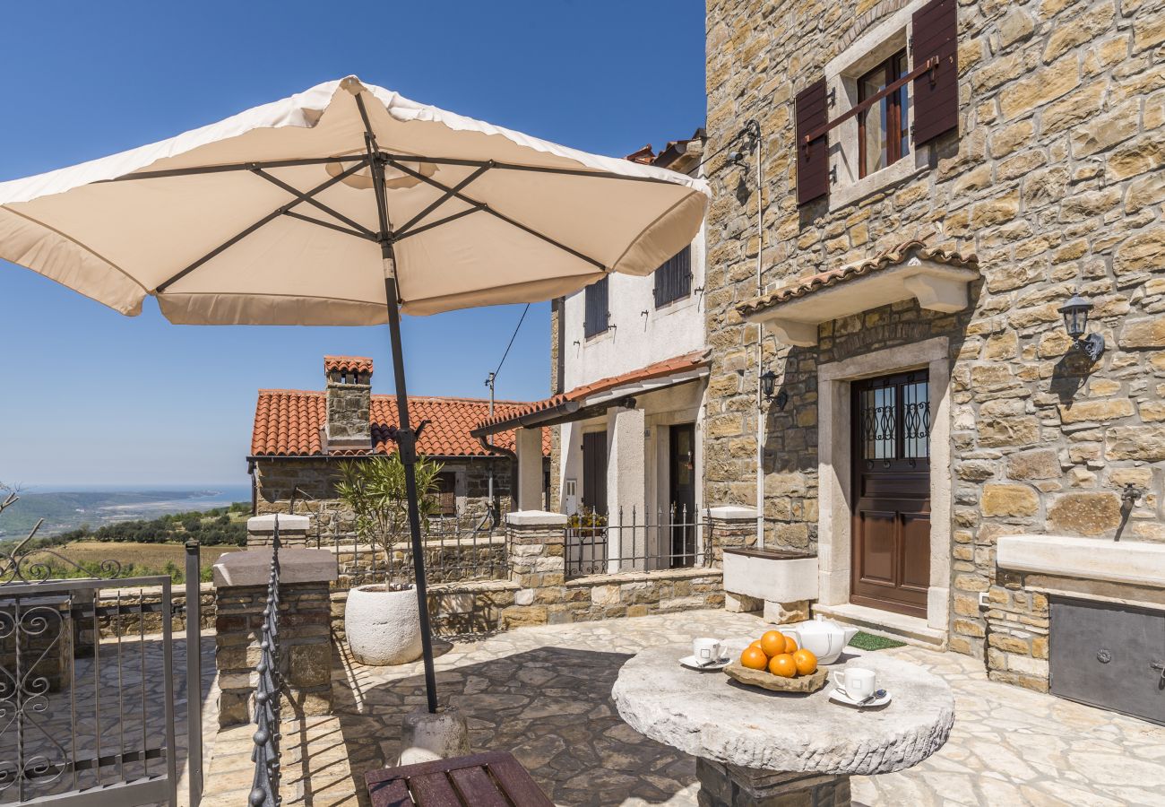 Villa a Merišce - Residence Monte near Umag for 8+2 people with heated infinity pool & spa