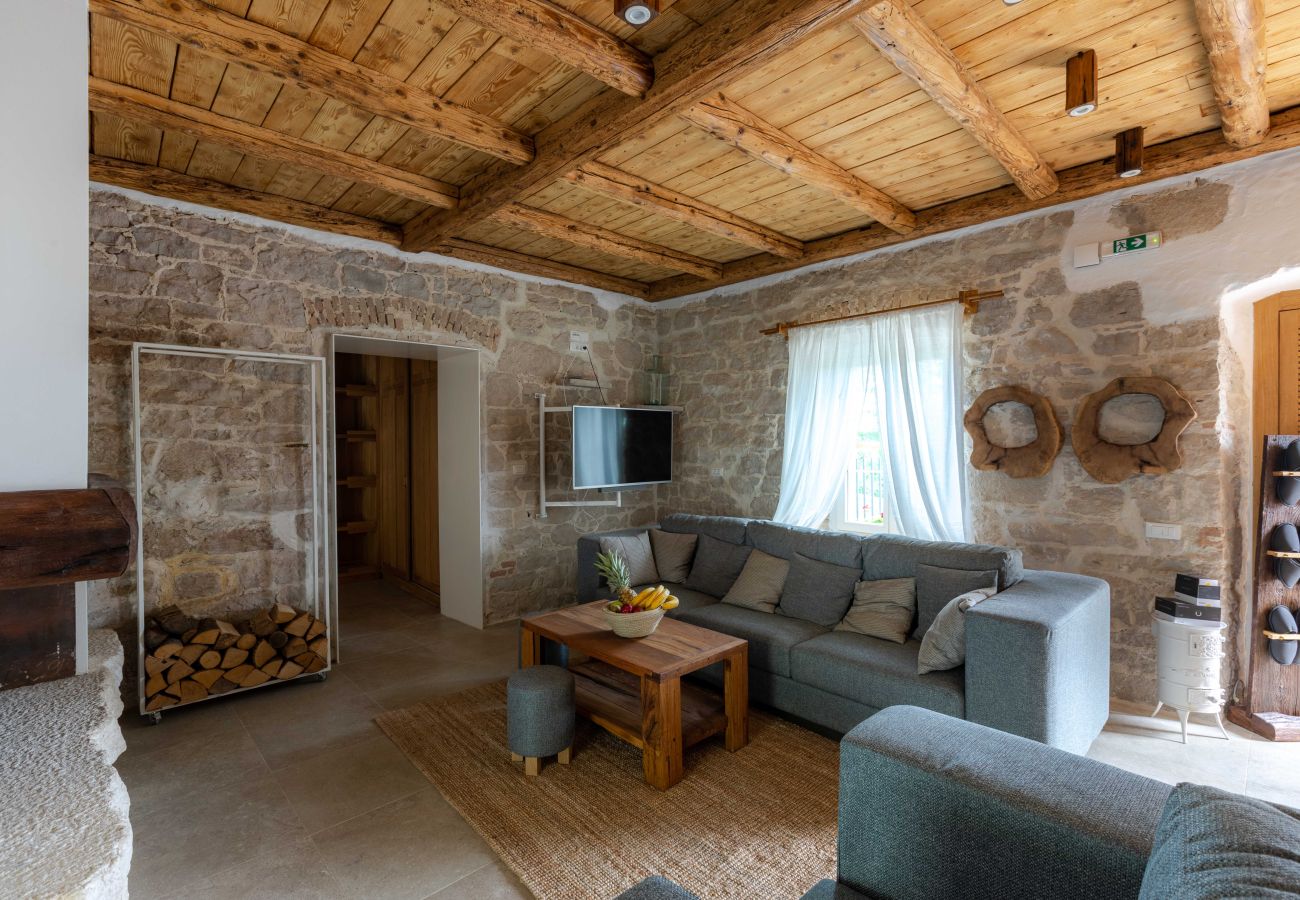 Villa a Žudetici - Villa Blazeni Miroslav Bulesic in Central Istria for 8 people with private heated pool and sauna