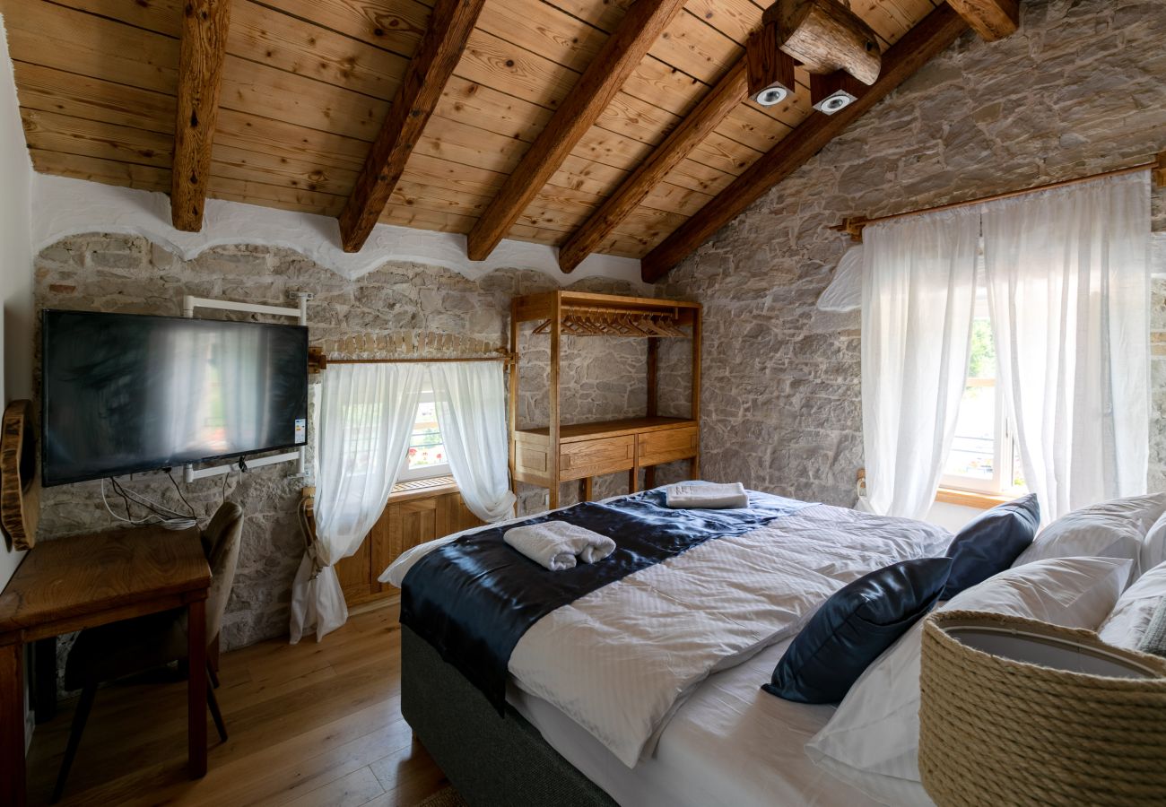 Villa a Žudetici - Villa Blazeni Miroslav Bulesic in Central Istria for 8 people with private heated pool and sauna