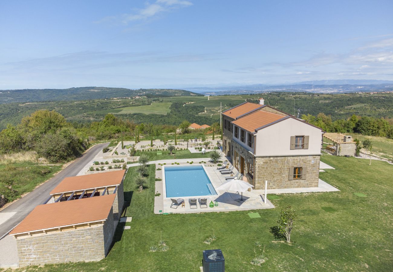 Villa a Kucibreg - Villa Paradiso in Central Istria for 11 people with large garden, sea view & wellness