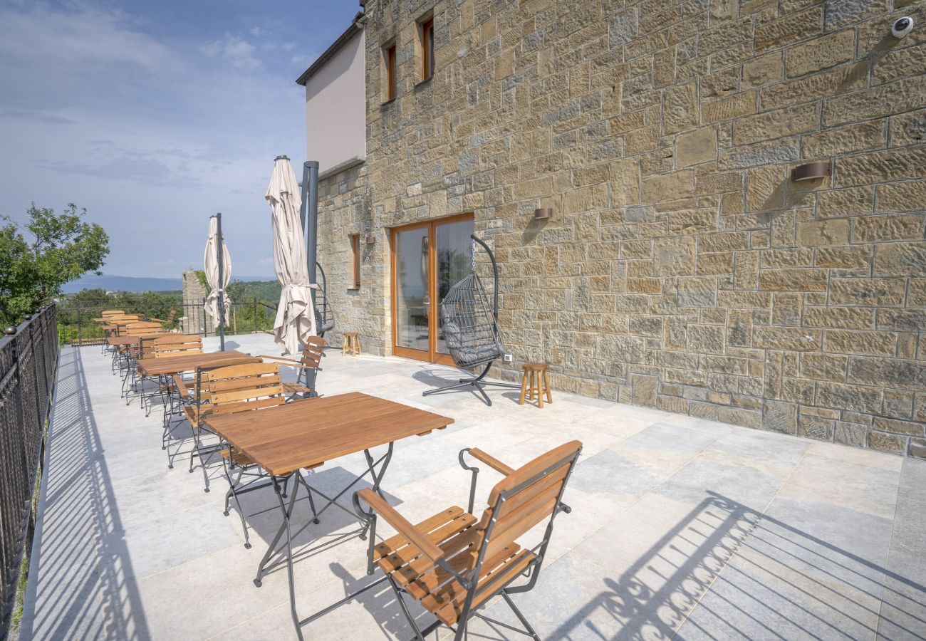 Villa a Kucibreg - Villa Paradiso in Central Istria for 11 people with large garden, sea view & wellness