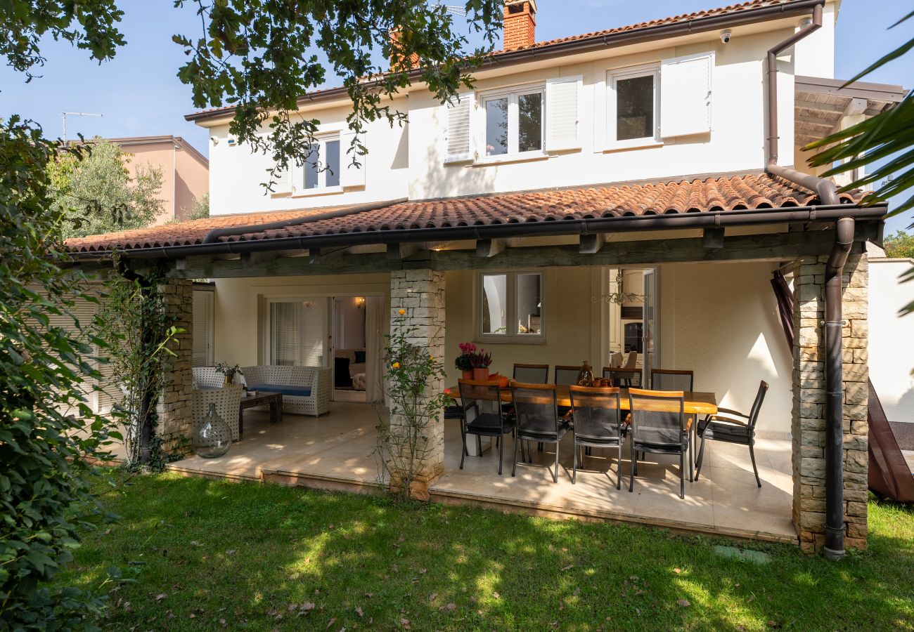 Villa a Porec - Villa Duga in Poreč for 12 people with sea view & only 1,2 km from beach