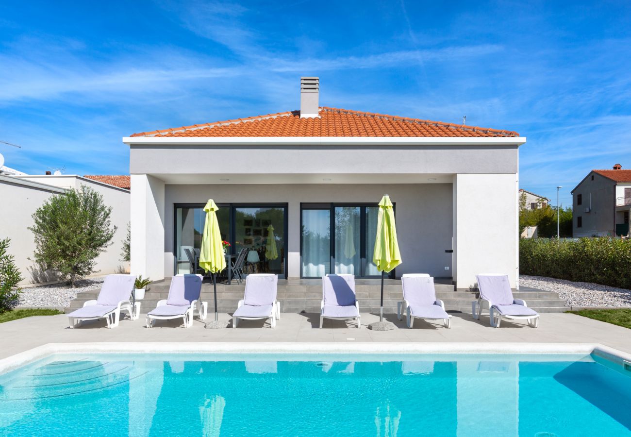 Villa a Pula - Villa Aria - family friendly in Pula for 6 people with private swimming pool 