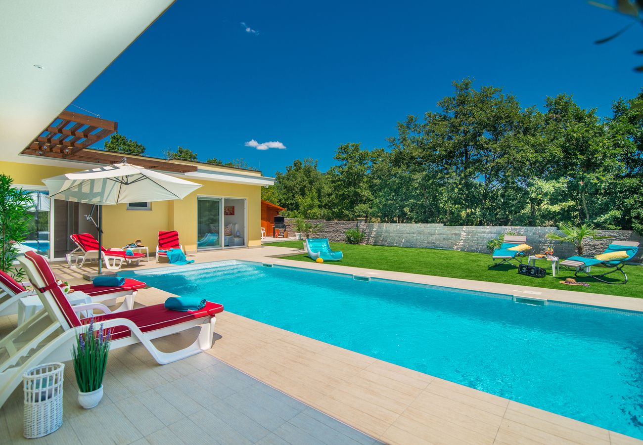 Villa a Svetvincenat - Villa Vita in Central Istria - Ground Floor Villa for 6 People with Heated Pool 