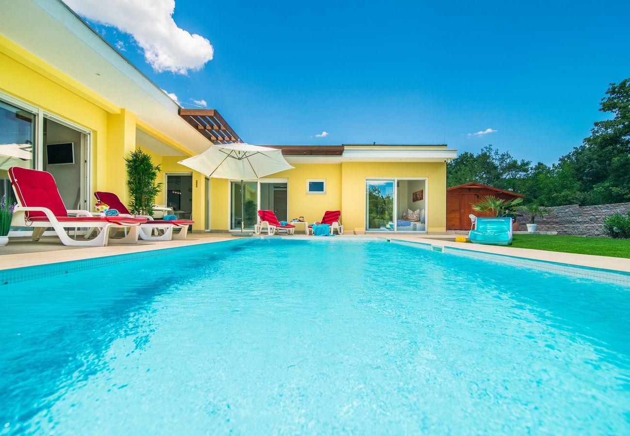 Villa a Svetvincenat - Villa Vita in Central Istria - Ground Floor Villa for 6 People with Heated Pool 