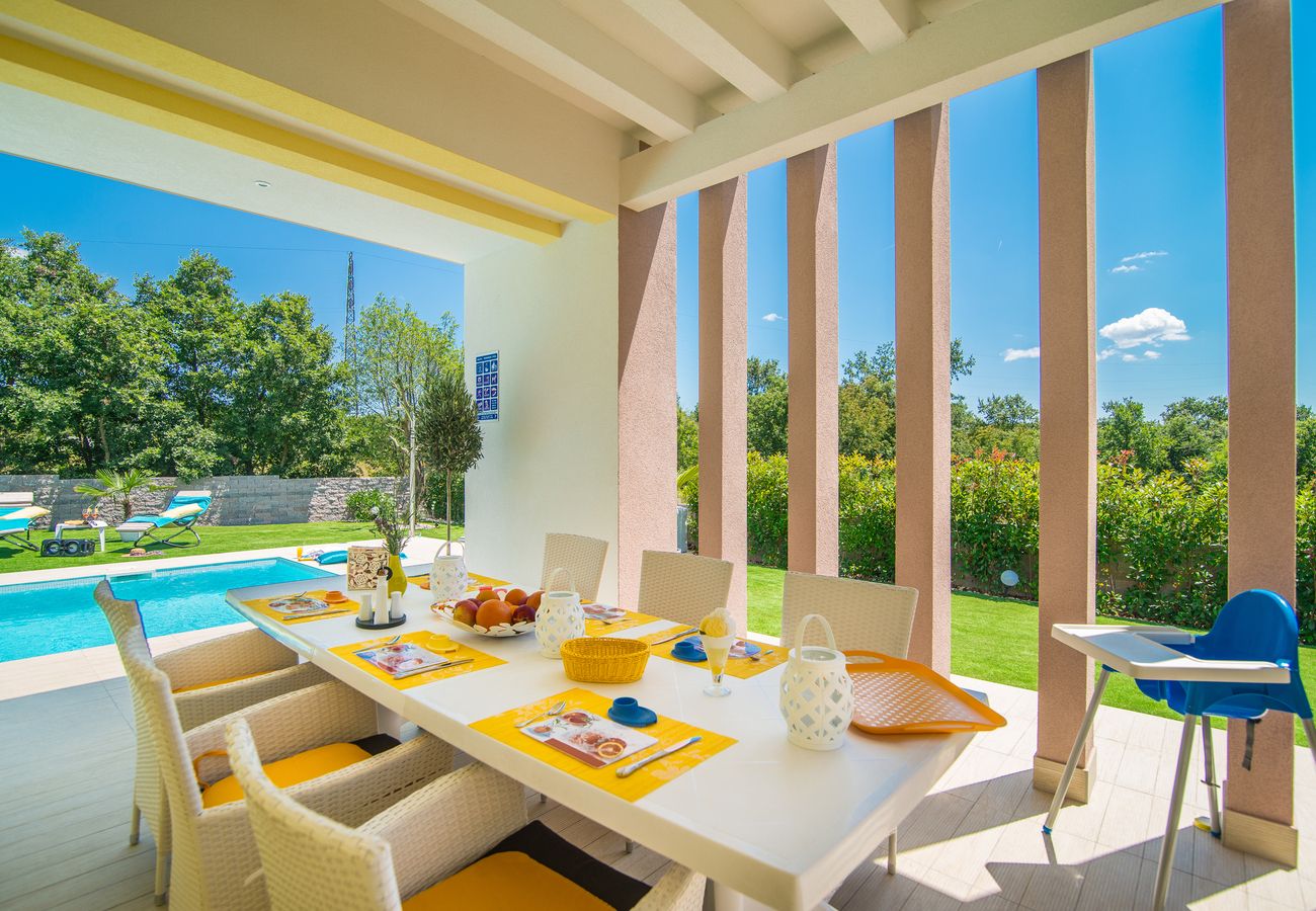 Villa a Svetvincenat - Villa Vita in Central Istria - Ground Floor Villa for 6 People with Heated Pool 