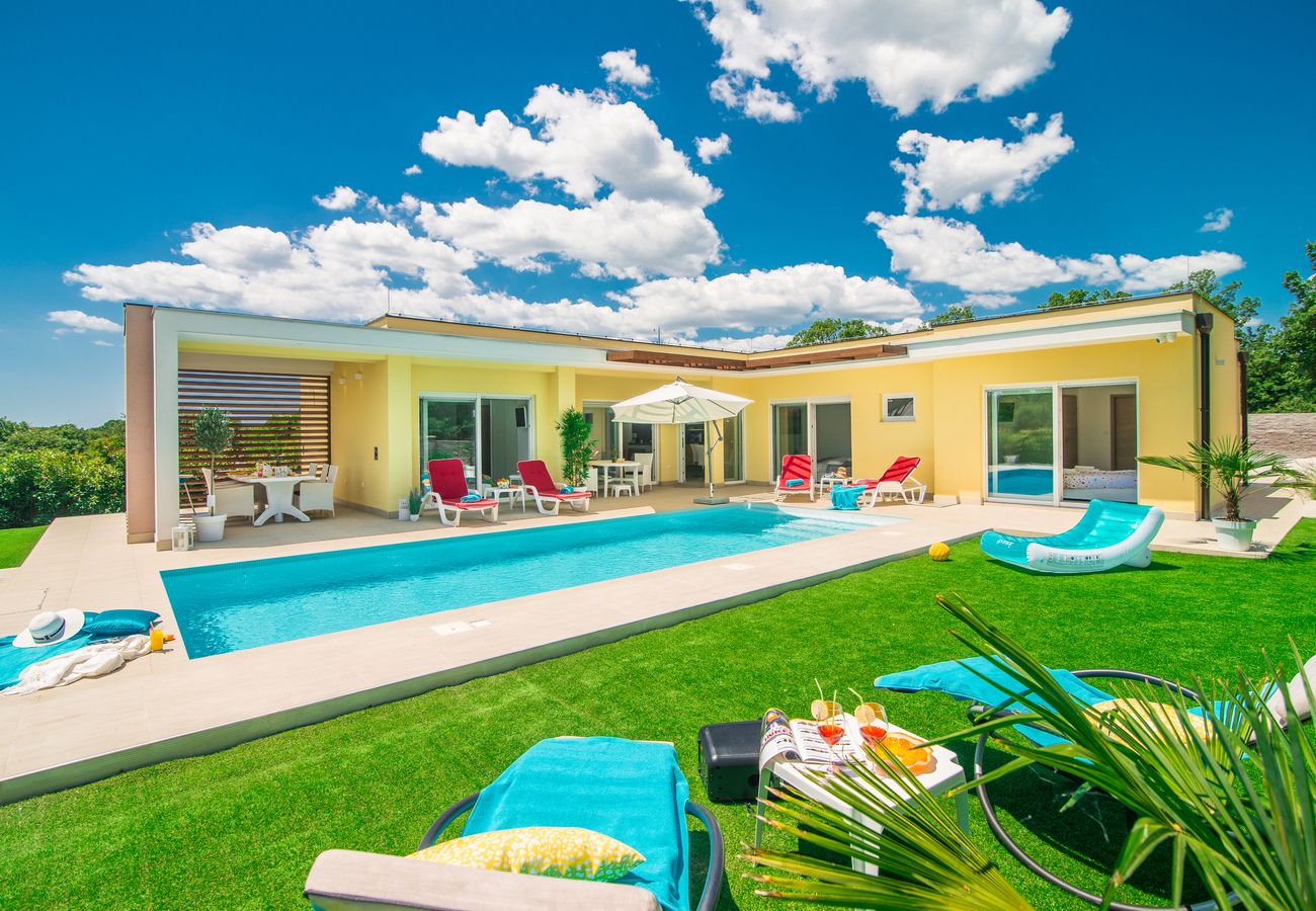 Villa a Svetvincenat - Villa Vita in Central Istria - Ground Floor Villa for 6 People with Heated Pool 