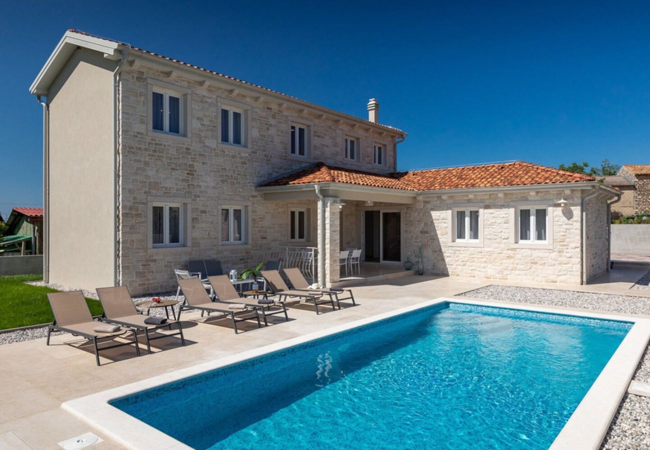 Villa a Brtonigla - Villa Leon for 8 people with private pool & pet friendly near Novigrad