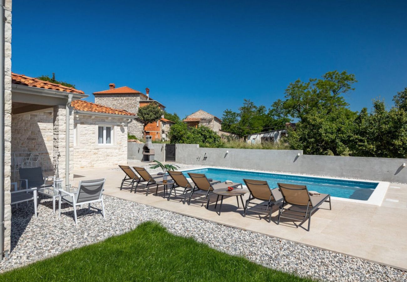 Villa a Brtonigla - Villa Leon for 8 people with private pool & pet friendly near Novigrad