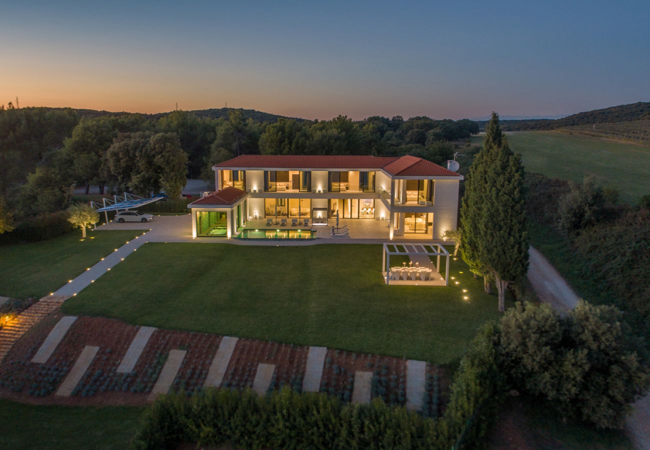 Villa a Vrsar - Villa La Reina for 10 people only 20 meters from the sea with sauna & heated pool near Poreč - Daily Housekeeping & Breakfast Service