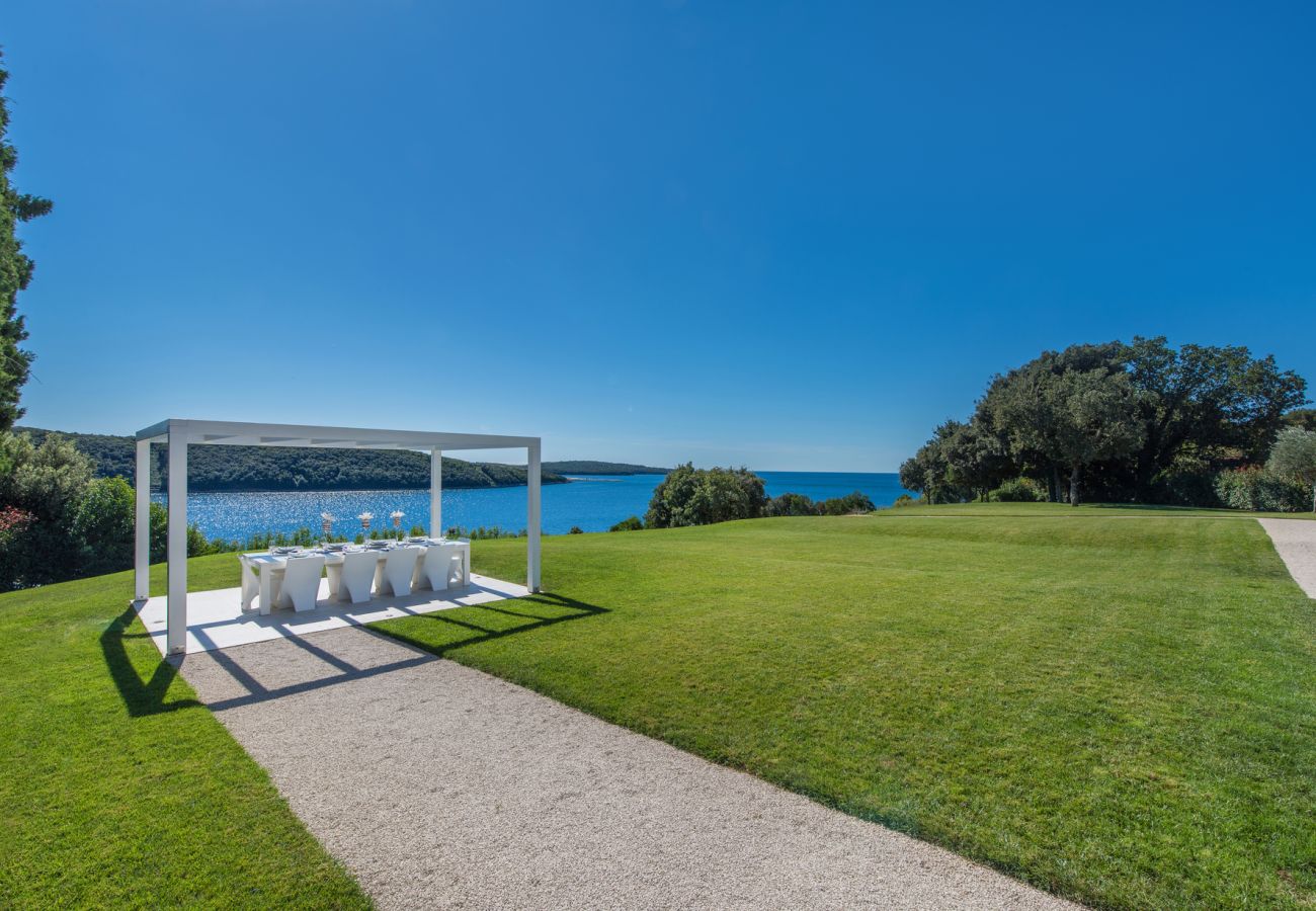 Villa a Vrsar - Villa La Reina for 10 people only 20 meters from the sea with sauna & heated pool near Poreč - Daily Housekeeping & Breakfast Service