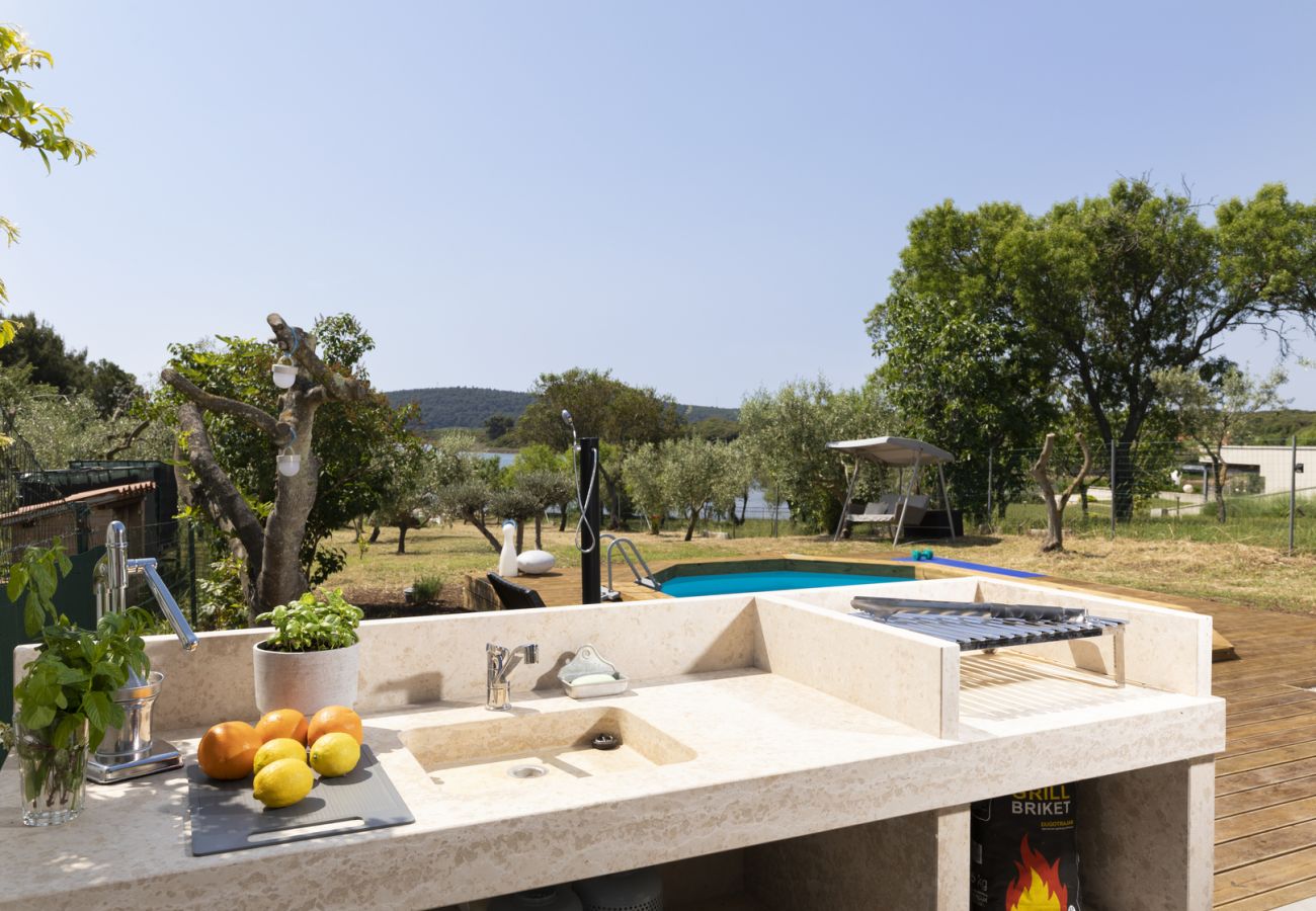 Villa a Pomer - Beach House Olive - ground floor house for 2 people with private beach near Medulin