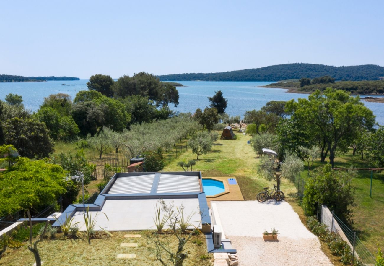 Villa a Pomer - Beach House Olive - ground floor house for 2 people with private beach near Medulin