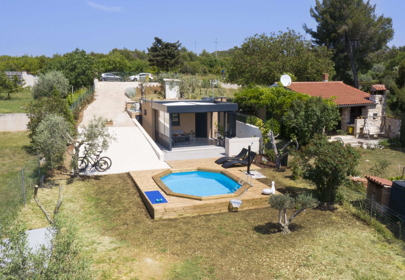 Villa a Pomer - Beach House Olive - ground floor house for 2 people with private beach near Medulin