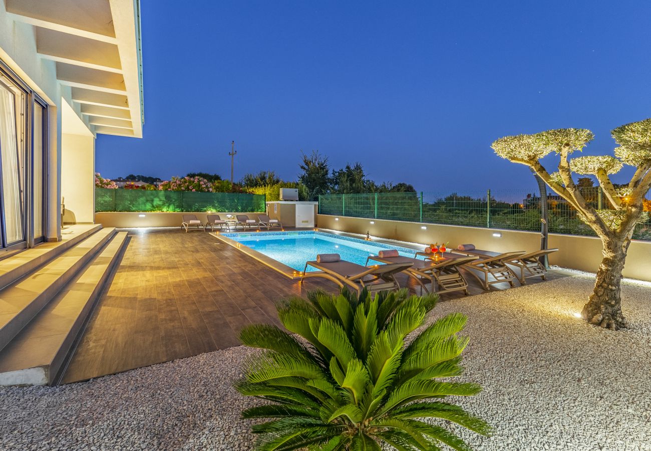 Villa a Pula - Villa Luna & Pia in Pula for 10 people with heated pool 