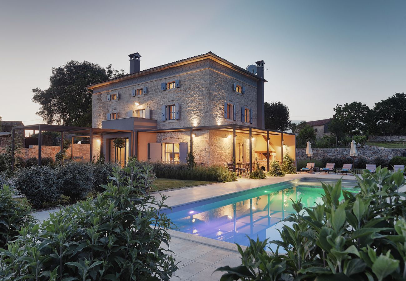 Villa a Tinjan - Villa PI for 8 people in Central Istria with heated pool & large garden