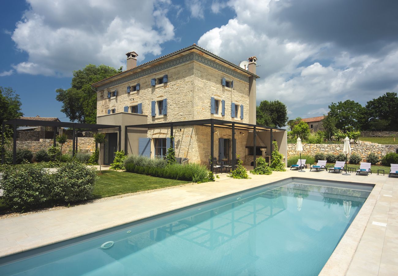 Villa a Tinjan - Villa PI for 8 people in Central Istria with heated pool & large garden