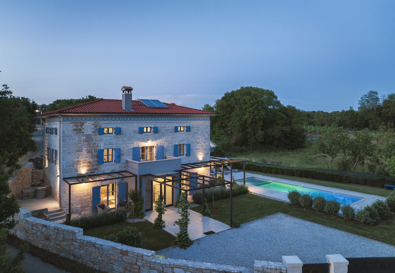 Villa a Tinjan - Villa PI for 8 people in Central Istria with heated pool & large garden