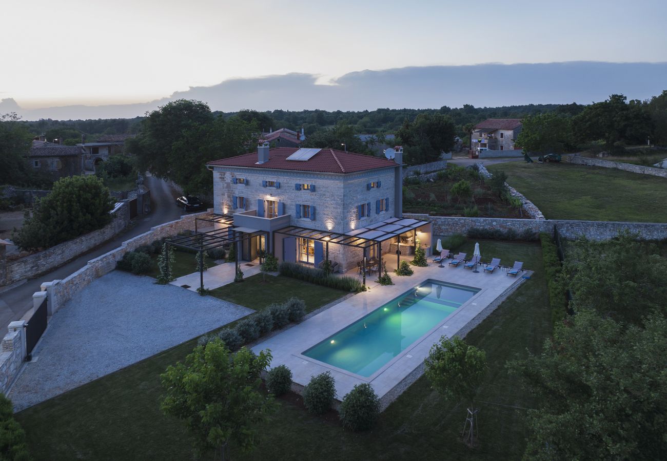 Villa a Tinjan - Villa PI for 8 people in Central Istria with heated pool & large garden