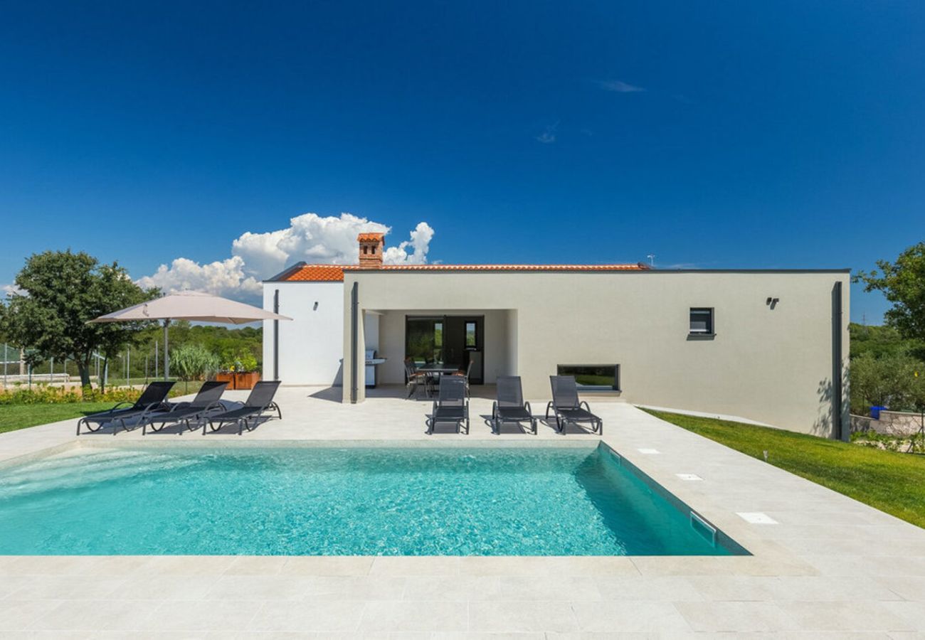 Villa a Vintijan - Villa Lia for 6 people near Pula with children playground and private pool