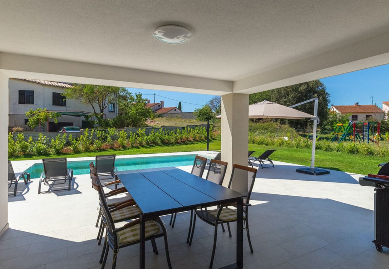 Villa a Vintijan - Villa Lia for 6 people near Pula with children playground and private pool