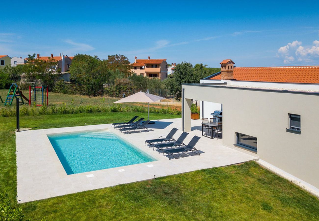 Villa a Vintijan - Villa Lia for 6 people near Pula with children playground and private pool