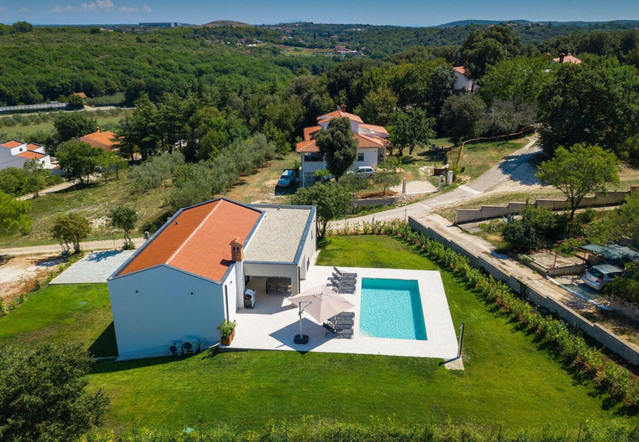 Villa a Vintijan - Villa Lia for 6 people near Pula with children playground and private pool