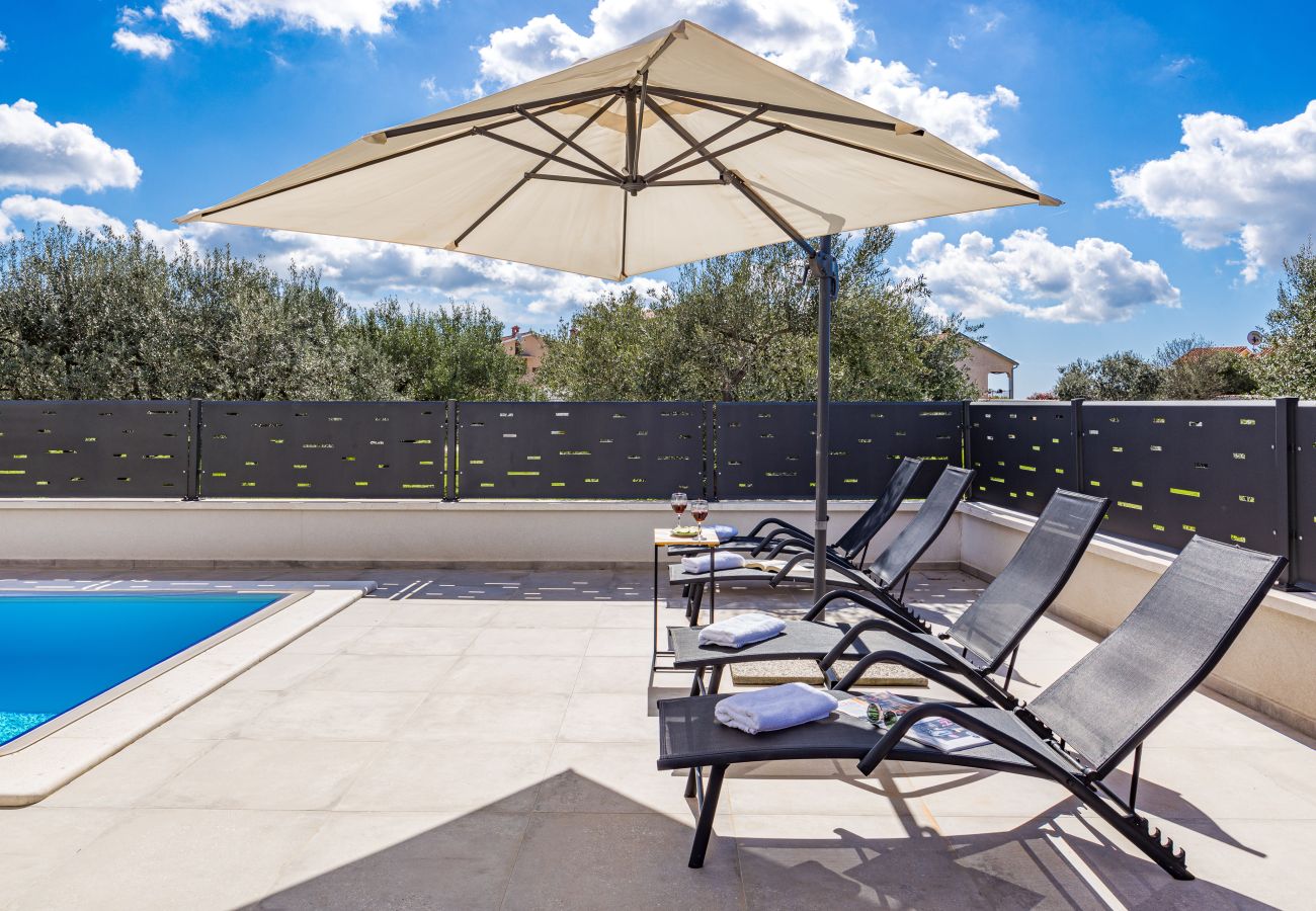 Villa a Galižana - Villa Lu near Fažana for 7 people with children playground and private pool