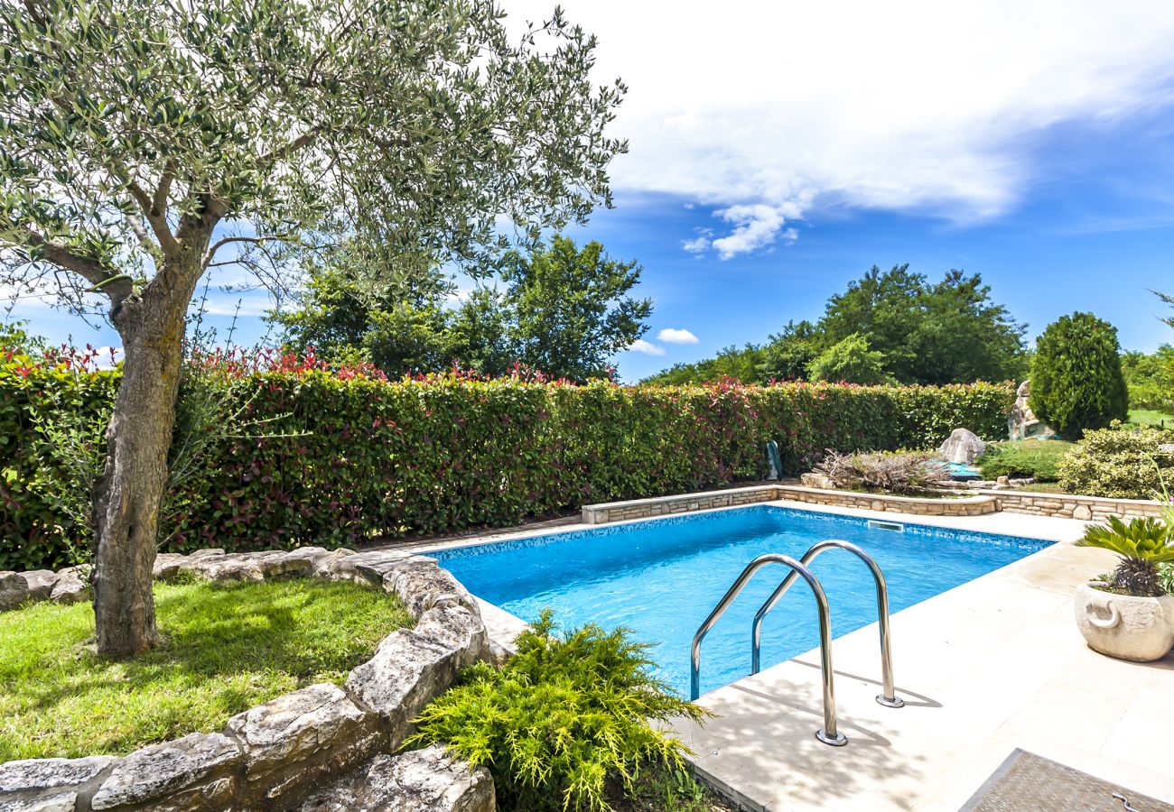 Villa a Marcana - Villa Sole Istria near Pula for 7 people with jacuzzi and children playground