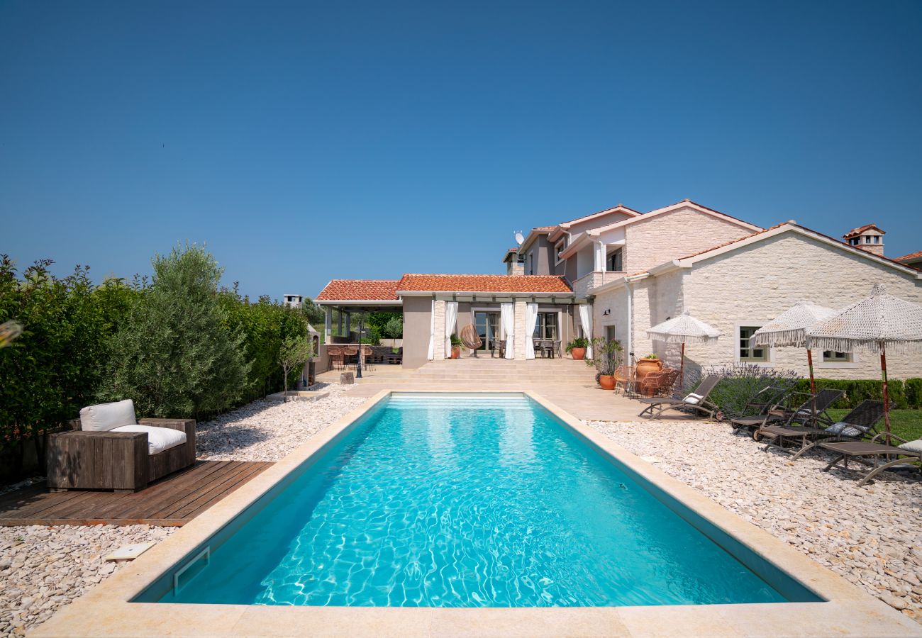 Villa a Višnjan - Villa Moonlight 2 for 12  persons near Poreč with private heated pool - 45 m2 & playground