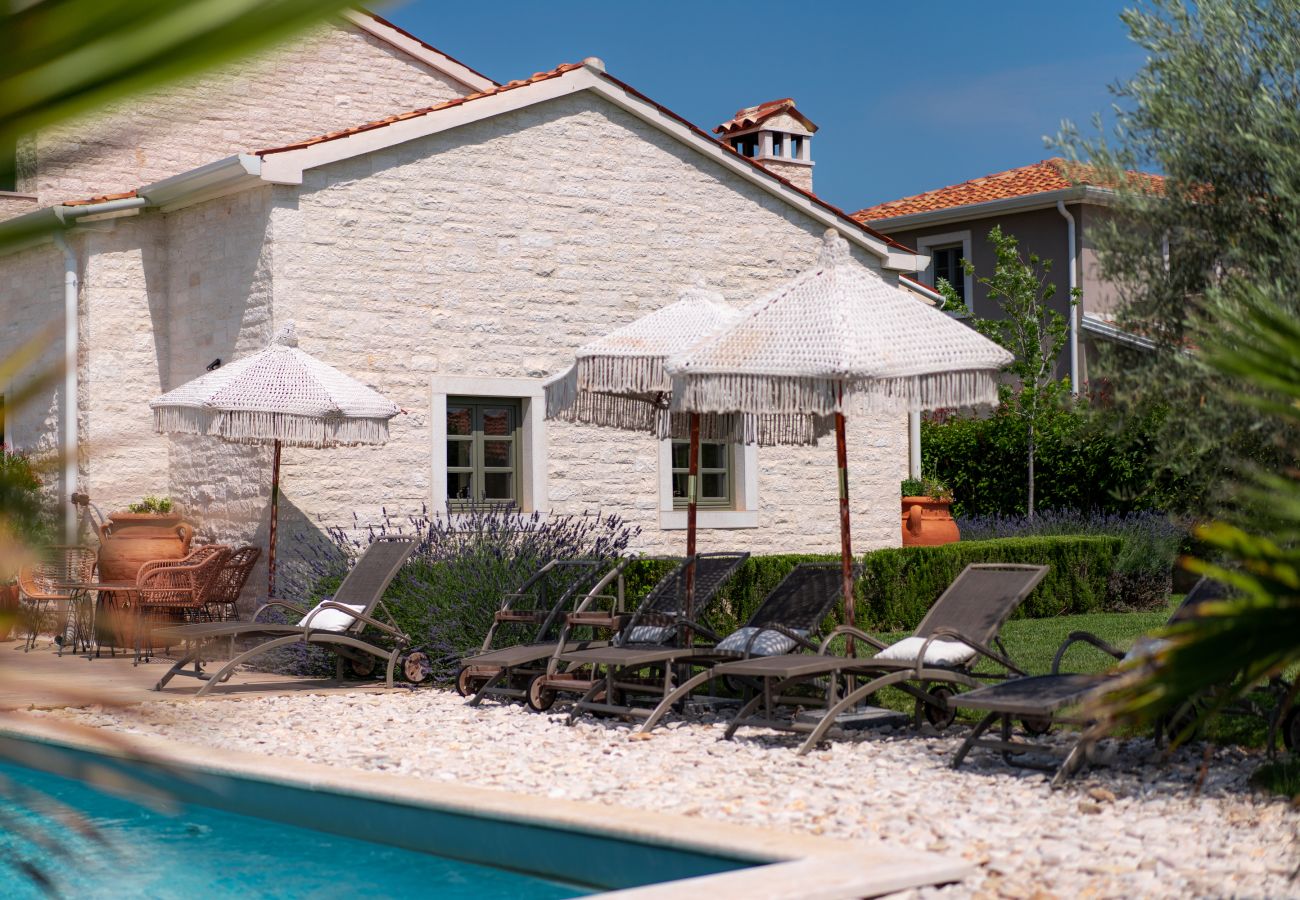 Villa a Višnjan - Villa Moonlight 2 for 12  persons near Poreč with private heated pool - 45 m2 & playground