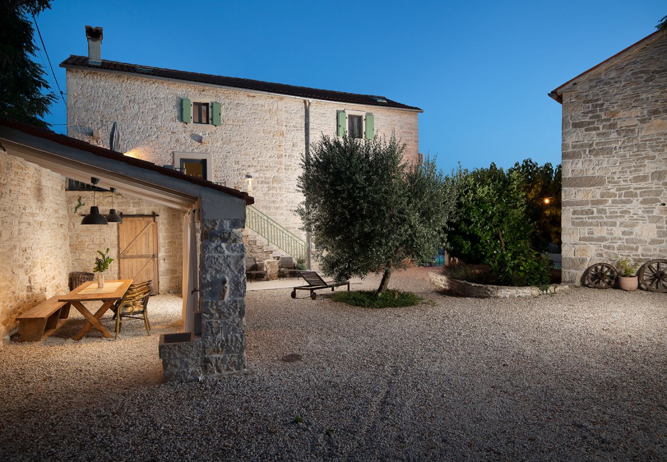 Villa a Bale - Villa Stanza Campitelli for up to 21 people in Central Istria with private pool and pet friendly