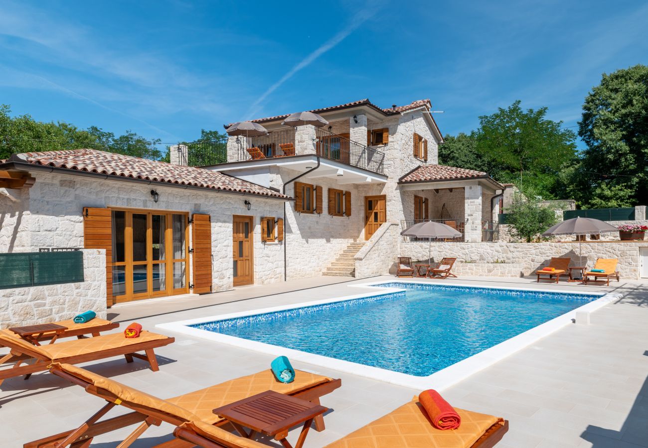 Villa a Šumber - Villa Histra for 7 people in Central Istria - stone house with private pool & playground