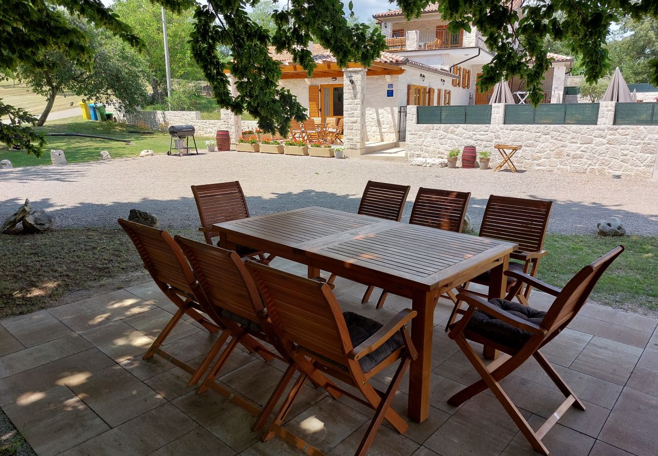 Villa a Šumber - Villa Histra for 7 people in Central Istria - stone house with private pool & playground