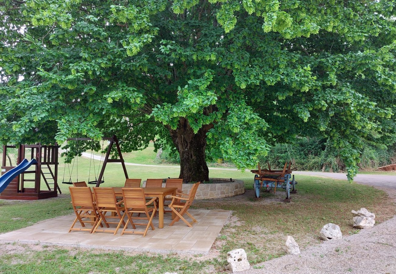 Villa a Šumber - Villa Histra for 7 people in Central Istria - stone house with private pool & playground