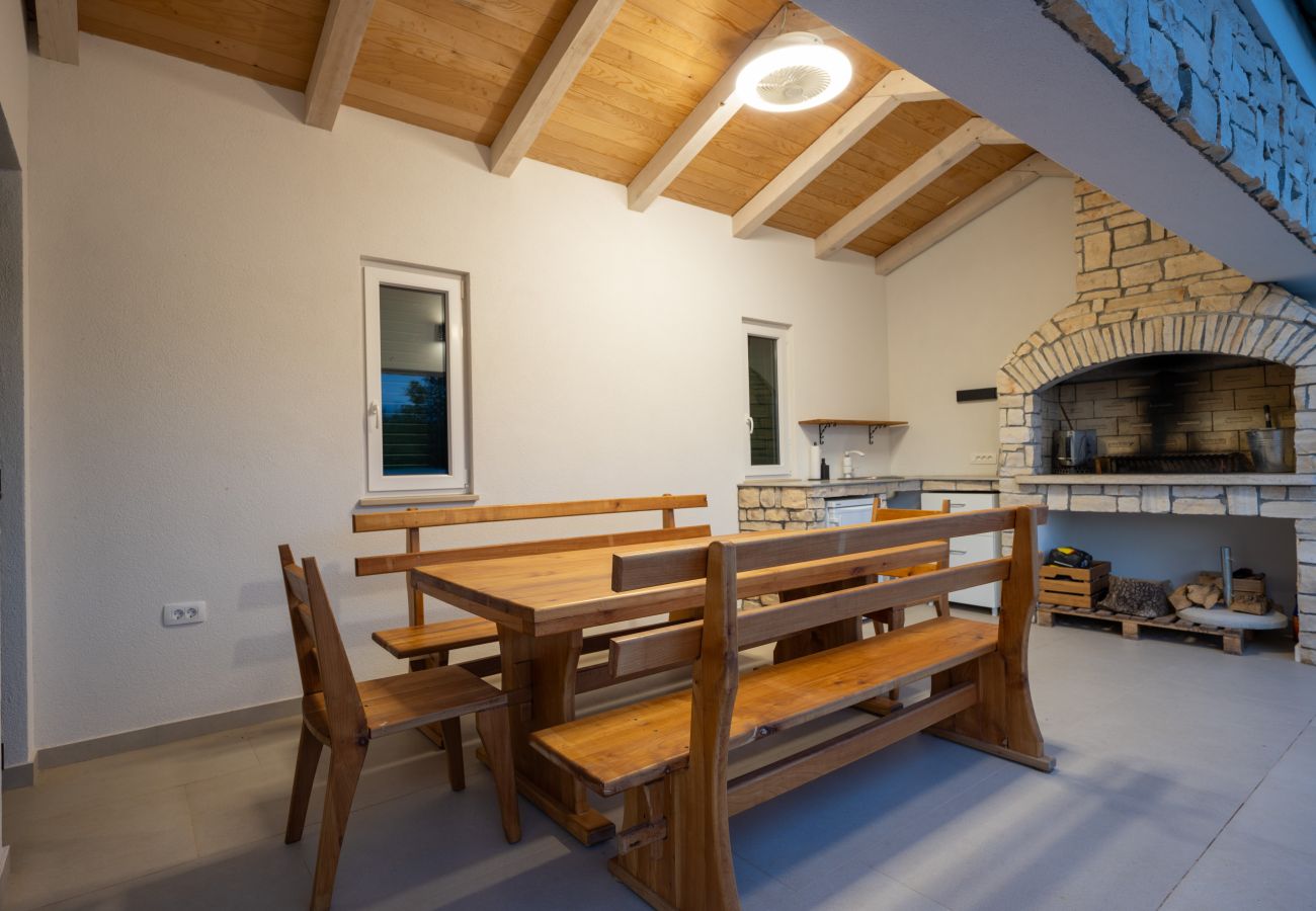 Villa a Krnica - Villa Rafaela near Pula for 7 people with children playground and private poolVilla Rafaela near Pula for 7 people with children playground and private pool