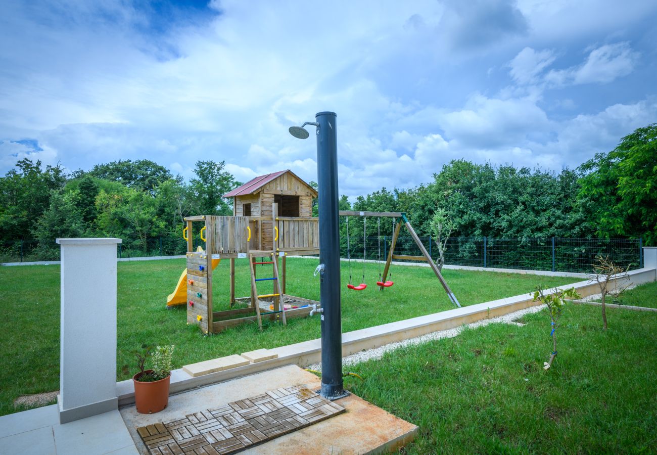 Villa a Krnica - Villa Rafaela near Pula for 7 people with children playground and private poolVilla Rafaela near Pula for 7 people with children playground and private pool