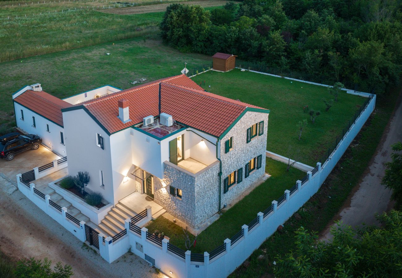 Villa a Krnica - Villa Rafaela near Pula for 7 people with children playground and private poolVilla Rafaela near Pula for 7 people with children playground and private pool