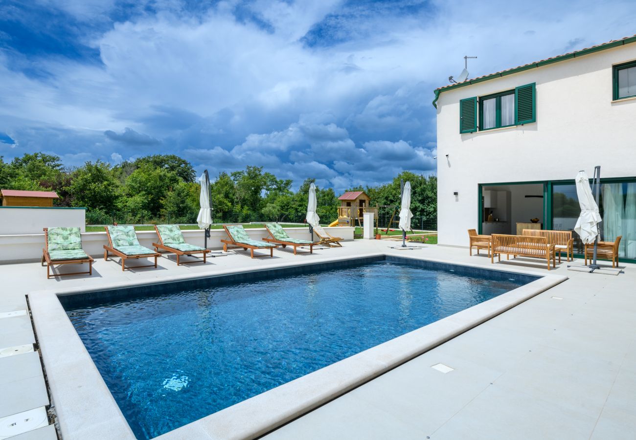 Villa a Krnica - Villa Rafaela near Pula for 7 people with children playground and private poolVilla Rafaela near Pula for 7 people with children playground and private pool