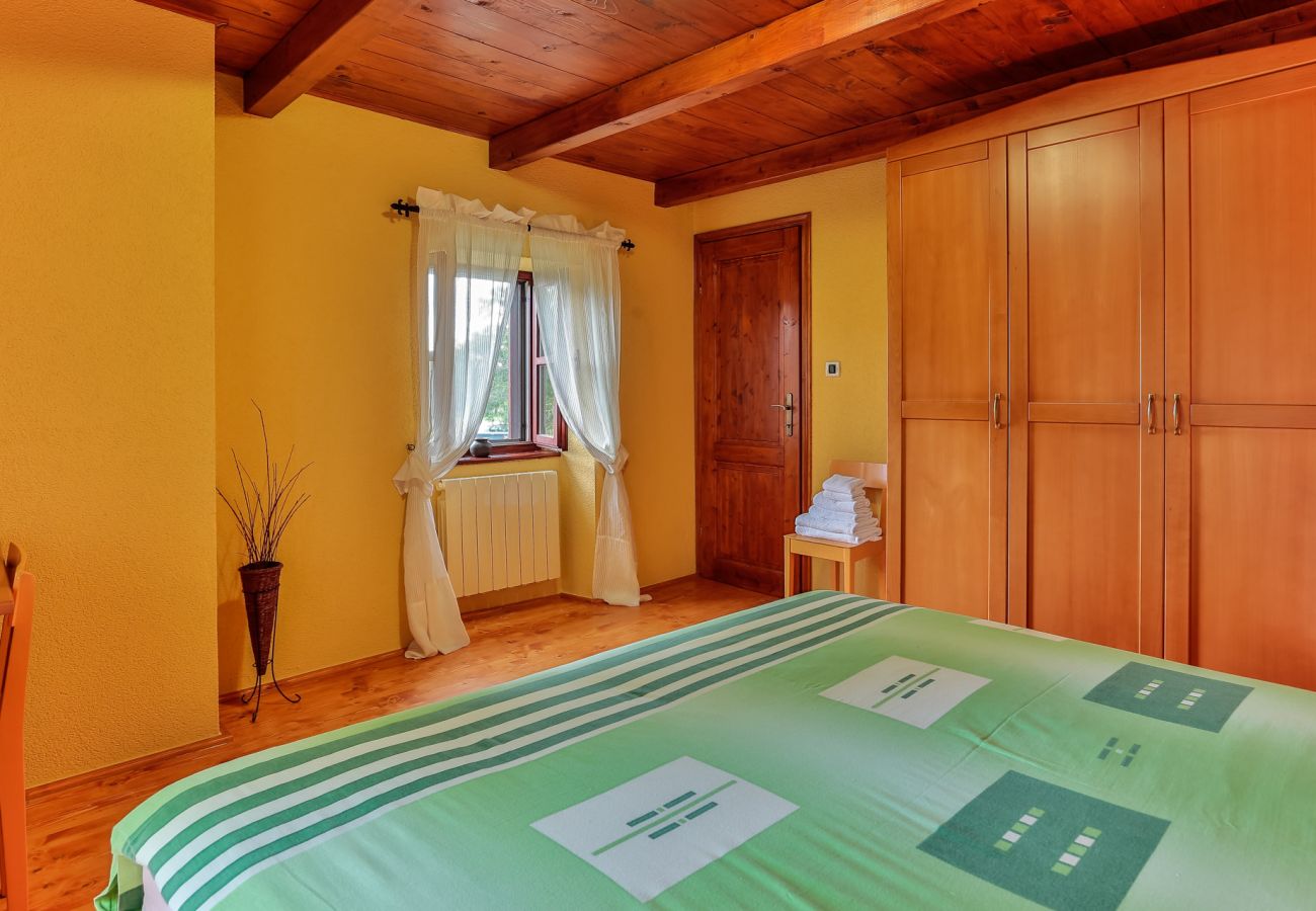 Villa a Sveti Kirin - House Edera in Central Istria for 6 people with large garden and salt - water private pool