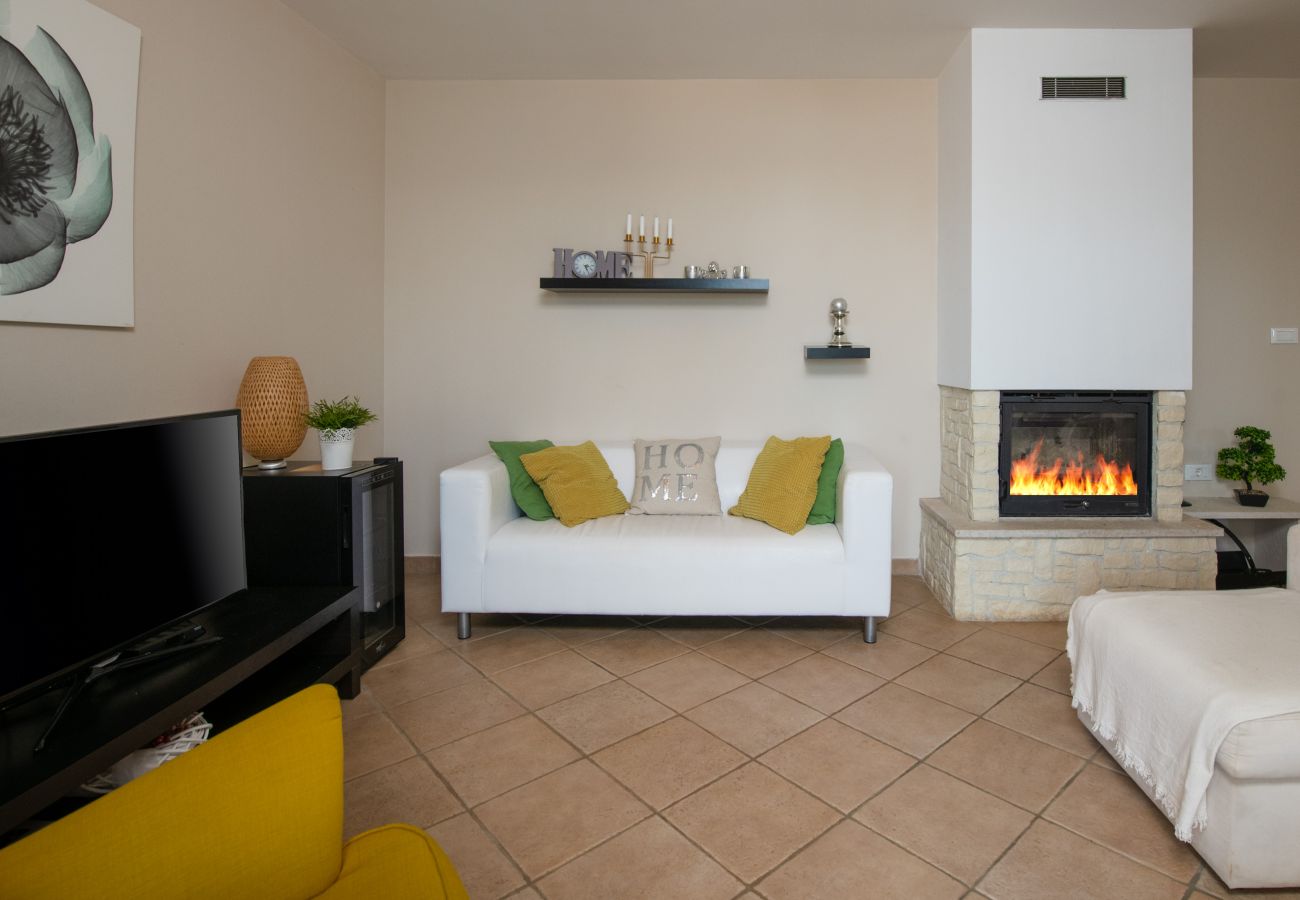 Villa a Krnica - Villa Laura Krnica near Pula for 8 people - pet friendly with children playground