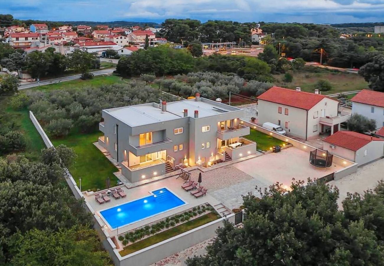 Villa a Pula - Villa Grande T&D for 14 people near Pula with sauna, fitness & heated pool