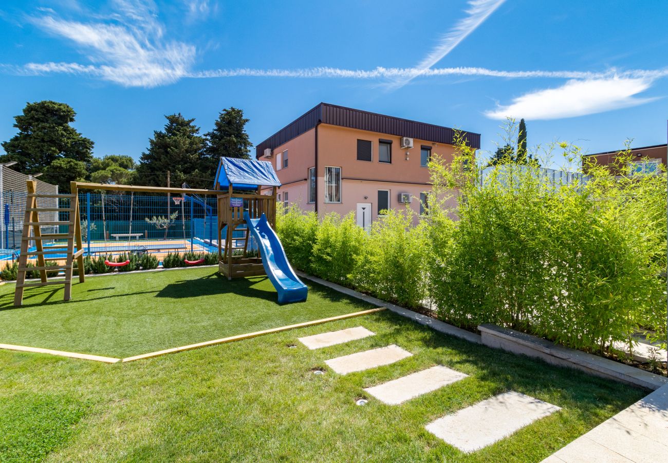 Villa a Ližnjan - Villa Istra Kamen for kids & families near Pula for 18 people with sport activities, wellness & 67 m2 heated private pool